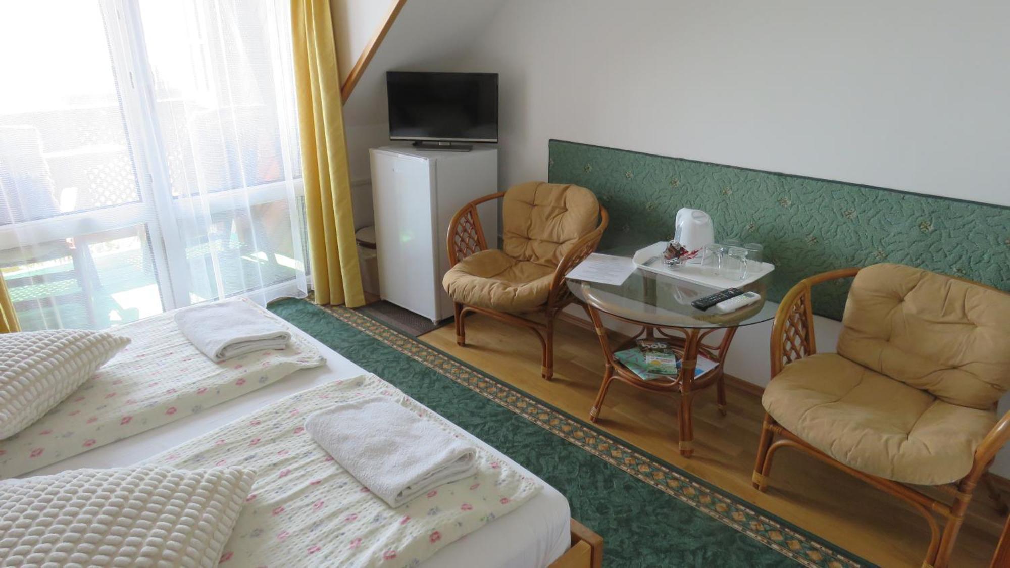Prima Porta Vendeghaz Hotell Balatonalmádi Exteriör bild