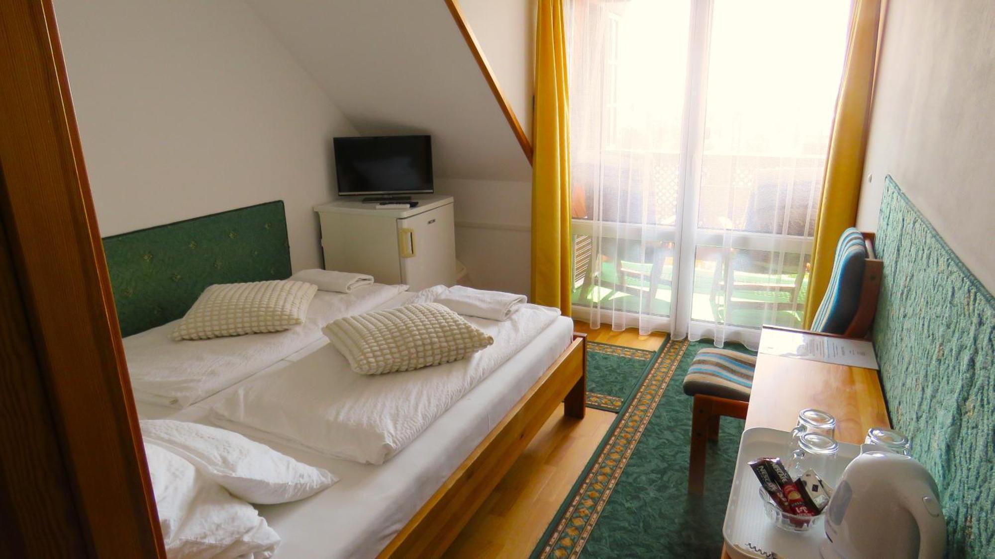 Prima Porta Vendeghaz Hotell Balatonalmádi Exteriör bild